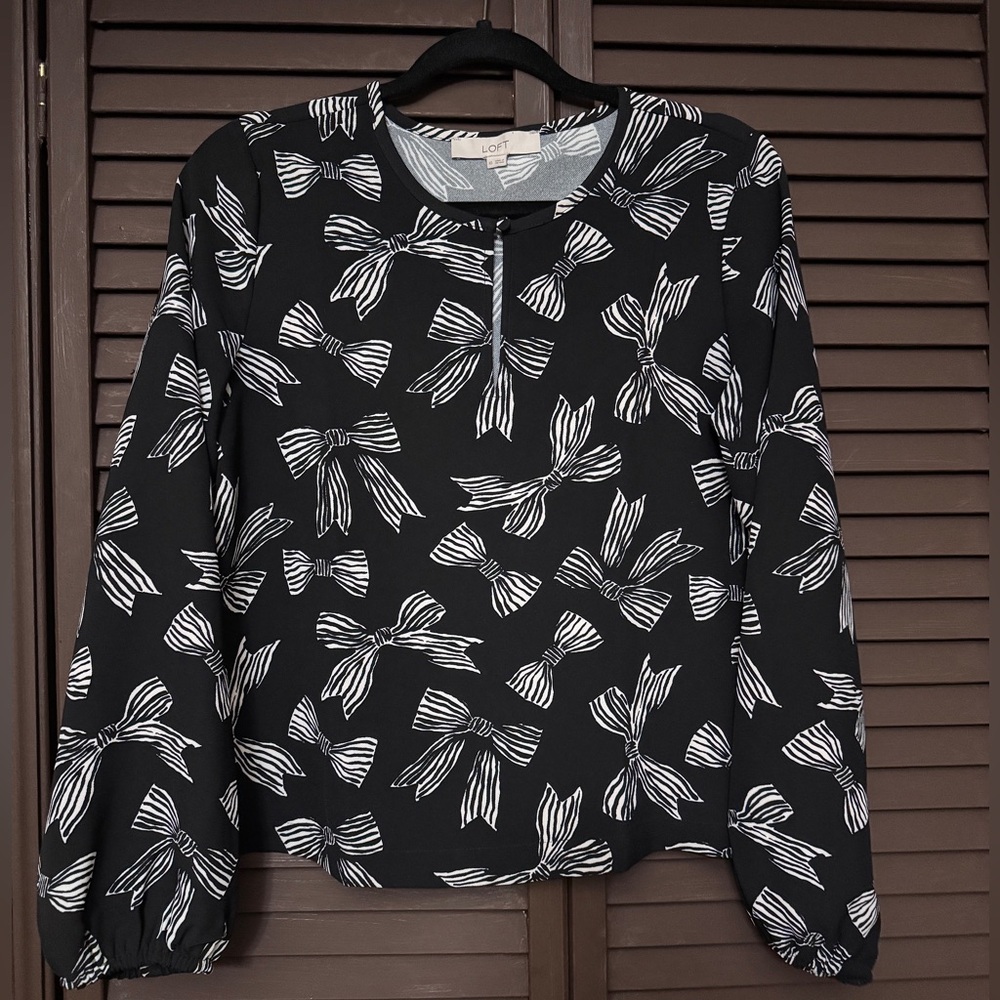 LOFT Black and White Bow Slit Neck Women's Top Blouse Size XS